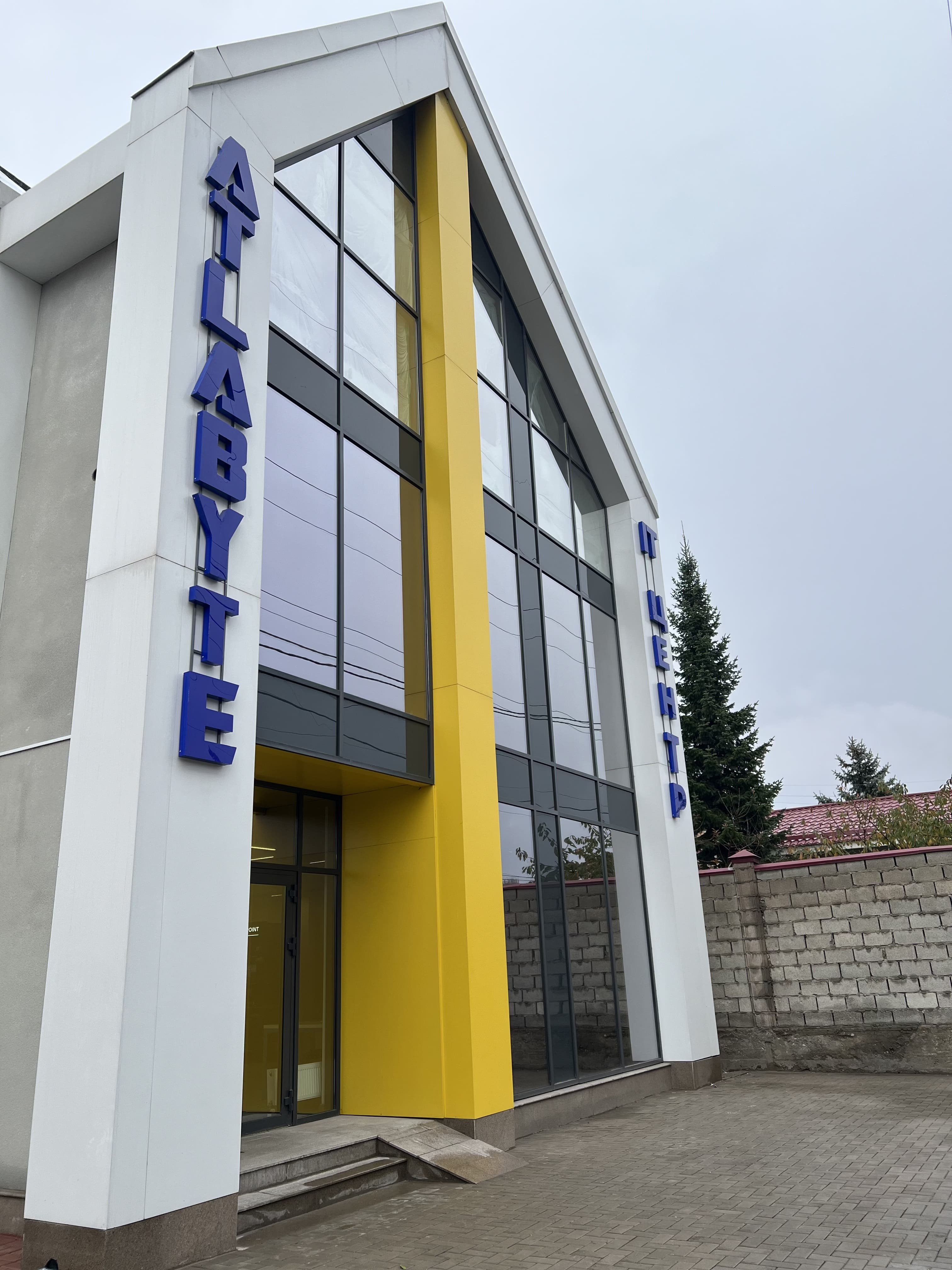 Фасад здания